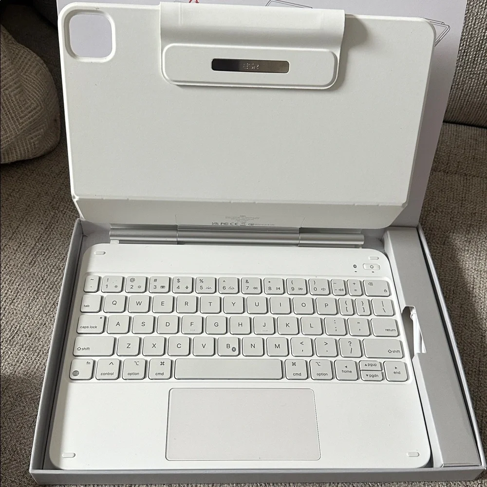 ESR Rebound Magnetic Keyboard Case for iPad Air 11” / iPad Pro 11” – White